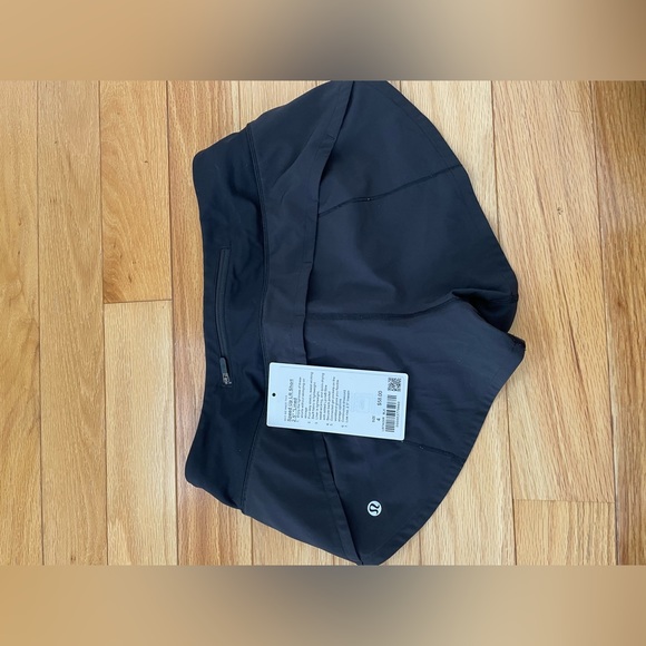 LULULEMON SPEED UP MR SHORT 2.5 inseam size 4 - Picture 2 of 2